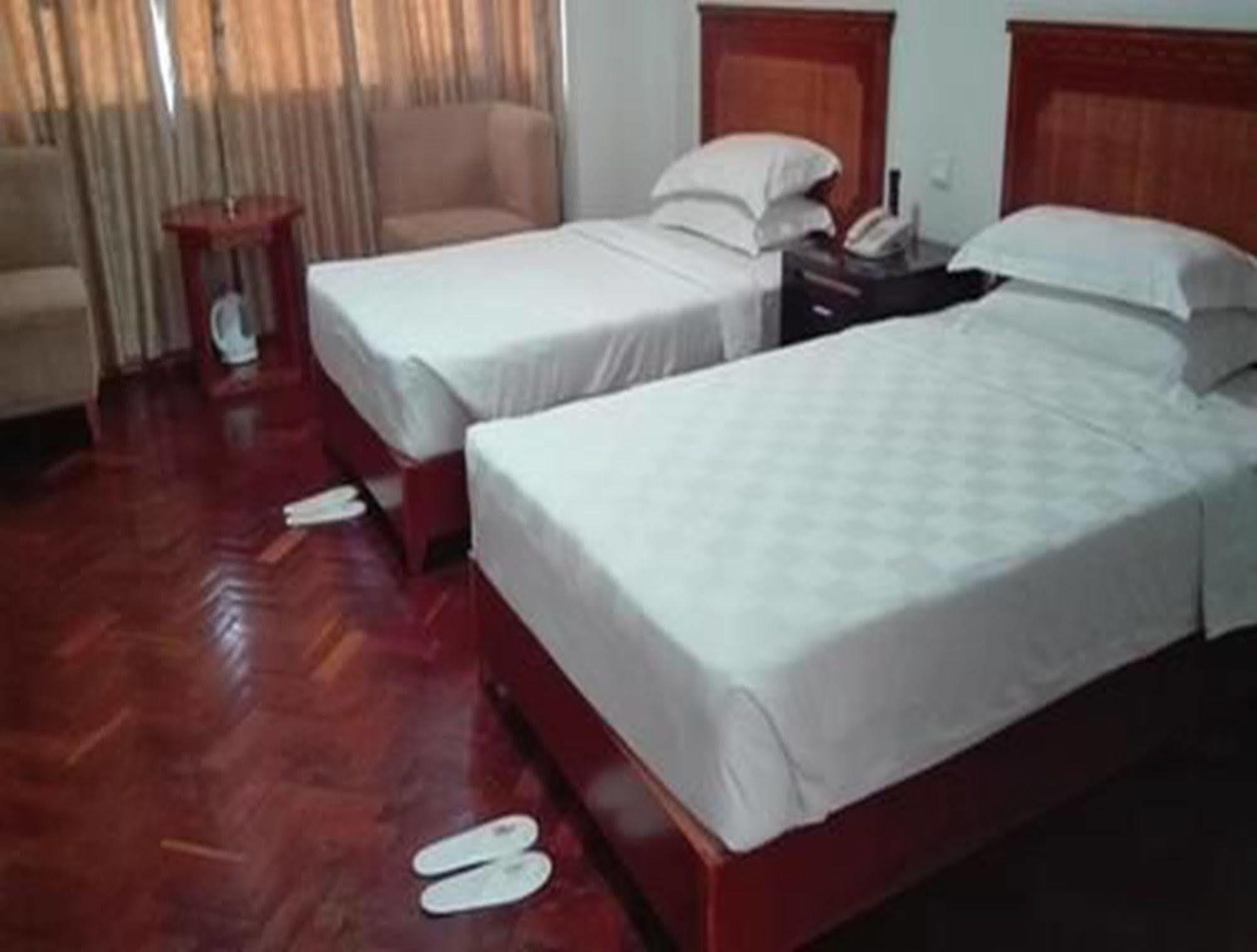 Myat Thinzar Hotel Oattara Thiri Екстериор снимка